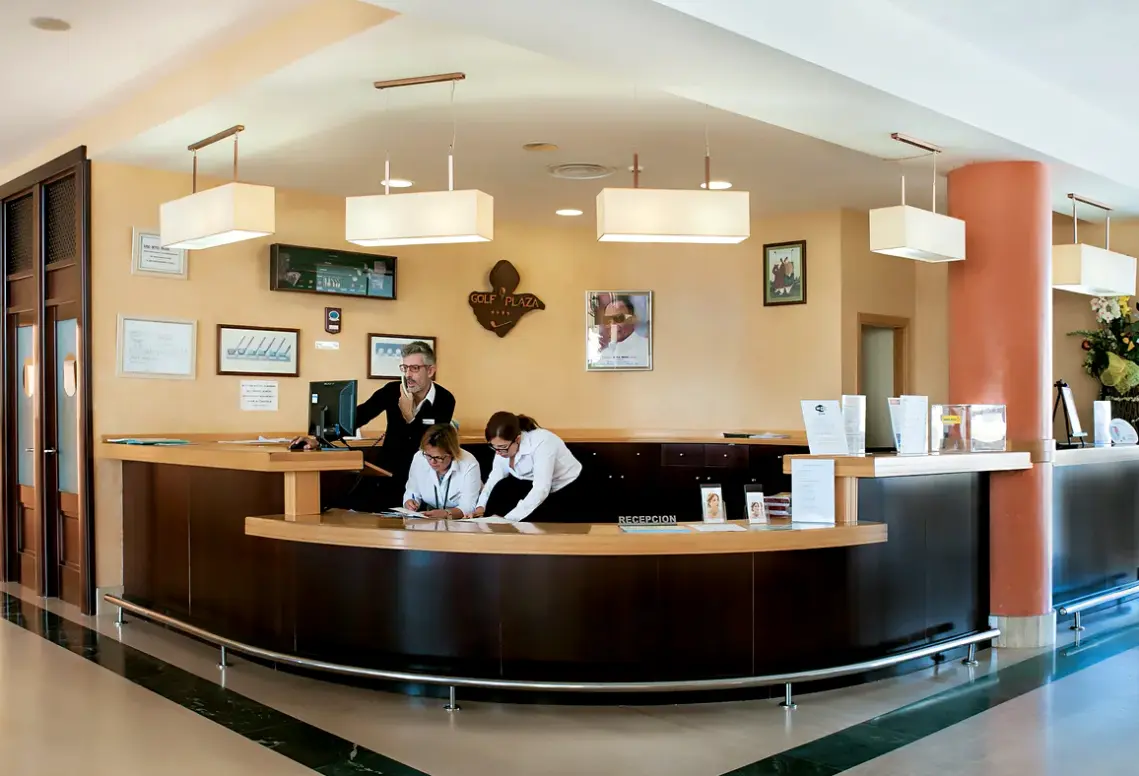Lobby hotelu Grand Muthu Golf Plaza