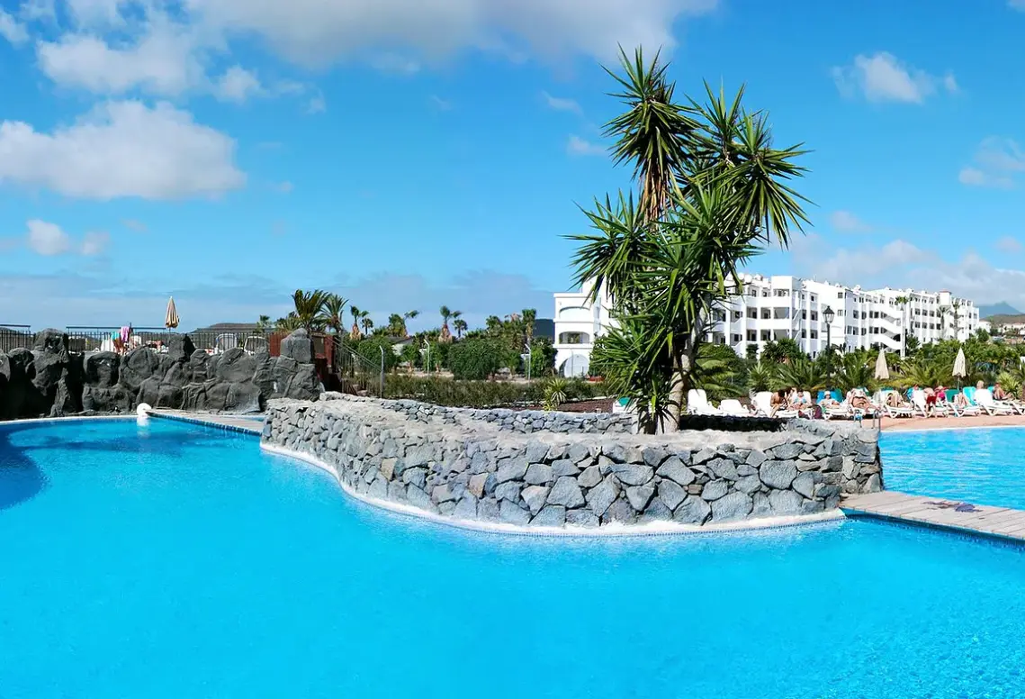 Basen w hotelu Grand Muthu Golf Plaza