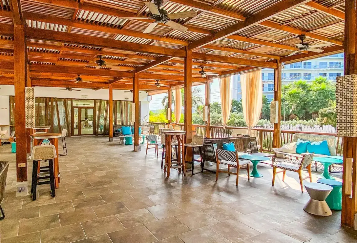 Restauracja i jedzenie w hotelu Grand Sirenis Karmairi