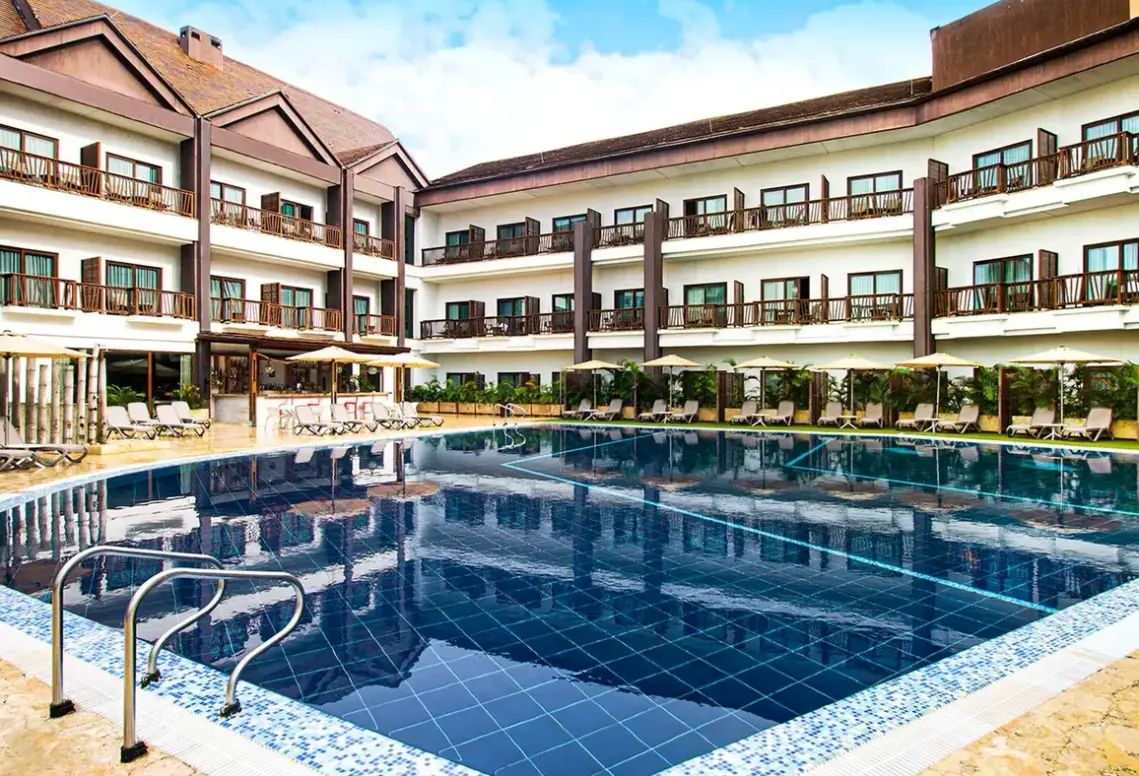 Basen w hotelu Grand Sirenis Karmairi