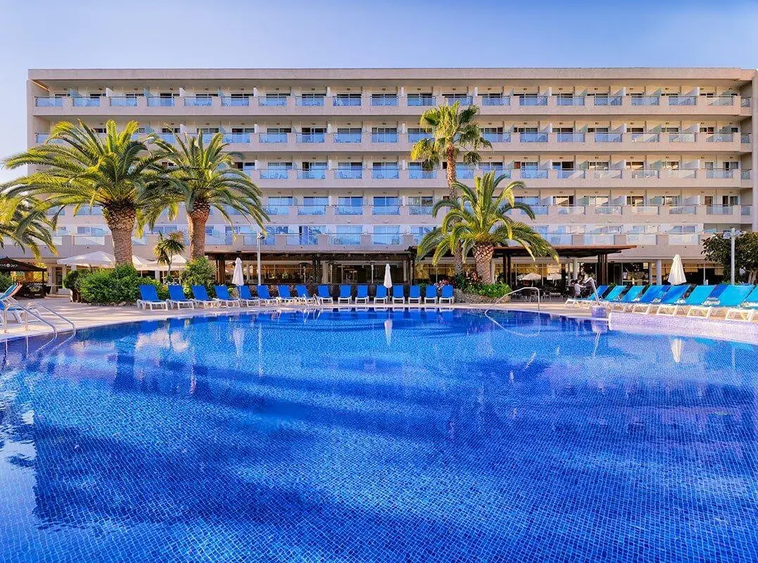 Basen w hotelu H10 Vintage Salou (ex Europa Park)