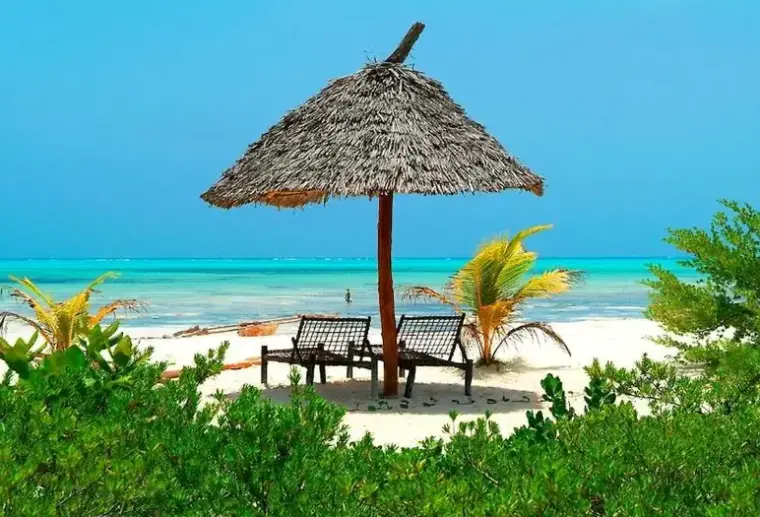 Plaża przy hotelu Hakuna Majiwe Beach Lodge