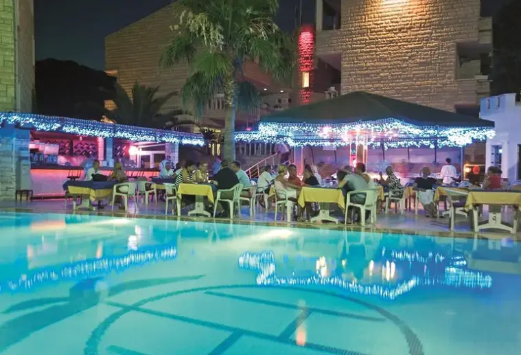 Basen w hotelu Havana (Kemer)