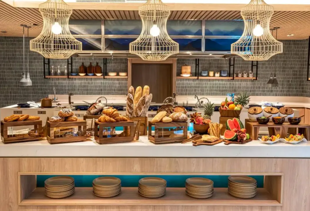 Restauracja i jedzenie w hotelu Hilton Garden Inn Phuket Bang Tao