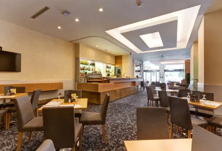 Restauracja i jedzenie w hotelu Hilton Garden Inn Rome Colosseum