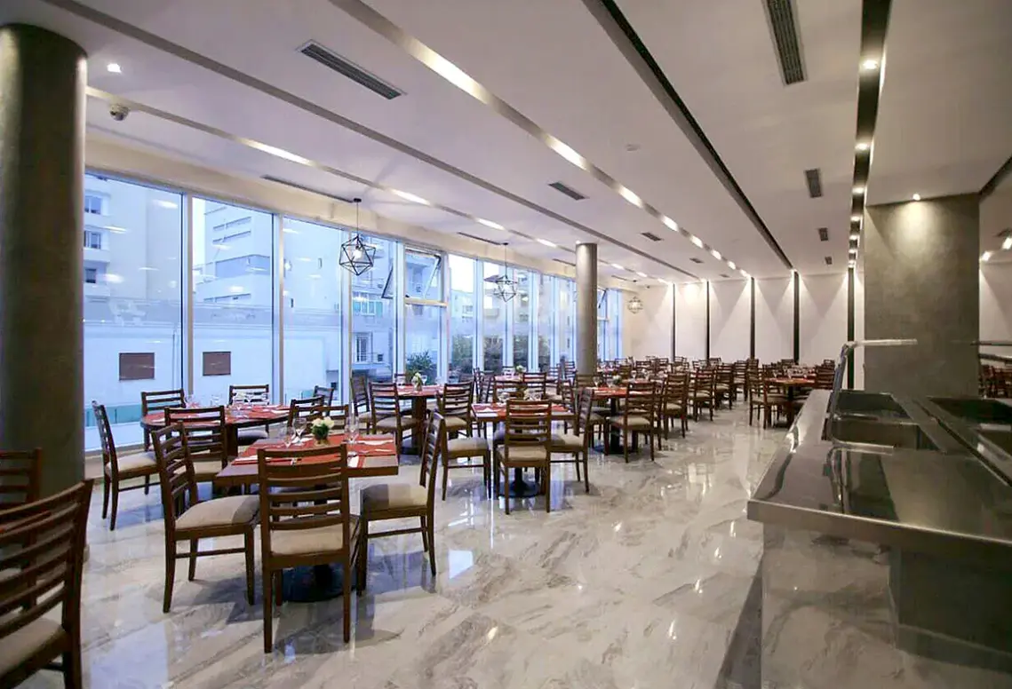 Restauracja i jedzenie w hotelu Horizont (Durres)