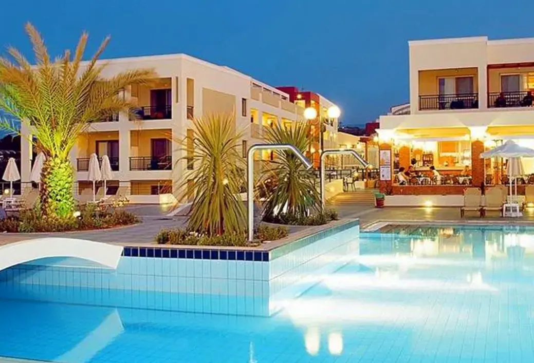 Basen w hotelu Hydramis Palace Beach Resort