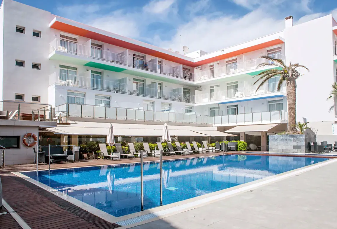 Basen w hotelu Ibersol Antemare