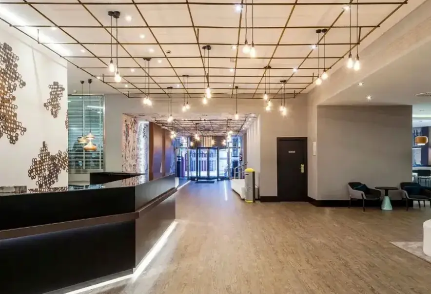 Lobby hotelu Ilunion Bilbao