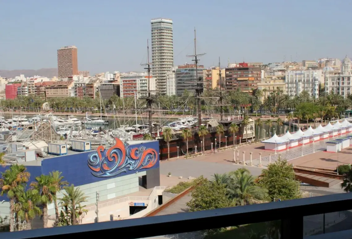 Widok z hotelu Innside by Melia Alicante Porta Maris