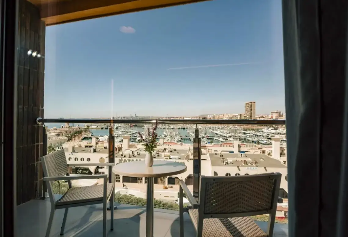 Widok z hotelu Innside by Melia Alicante Porta Maris