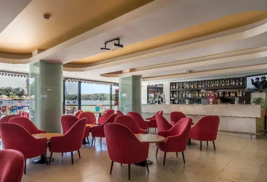 Lobby hotelu Interpass Vau (Praia da Rocha)