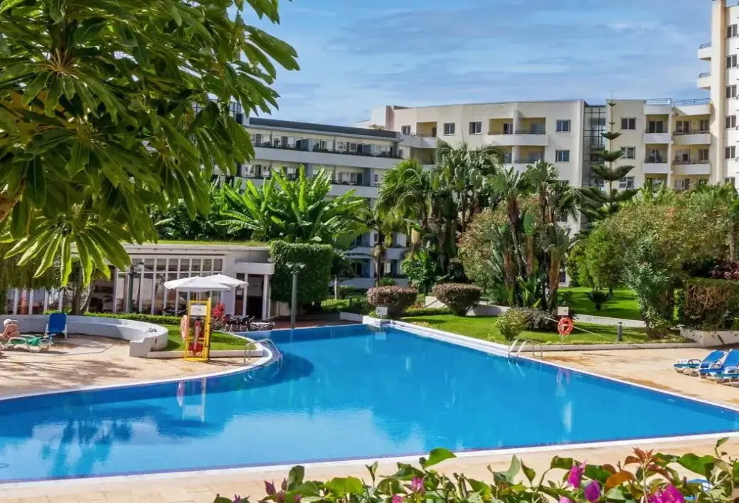 Basen w hotelu Jardins d' Ajuda