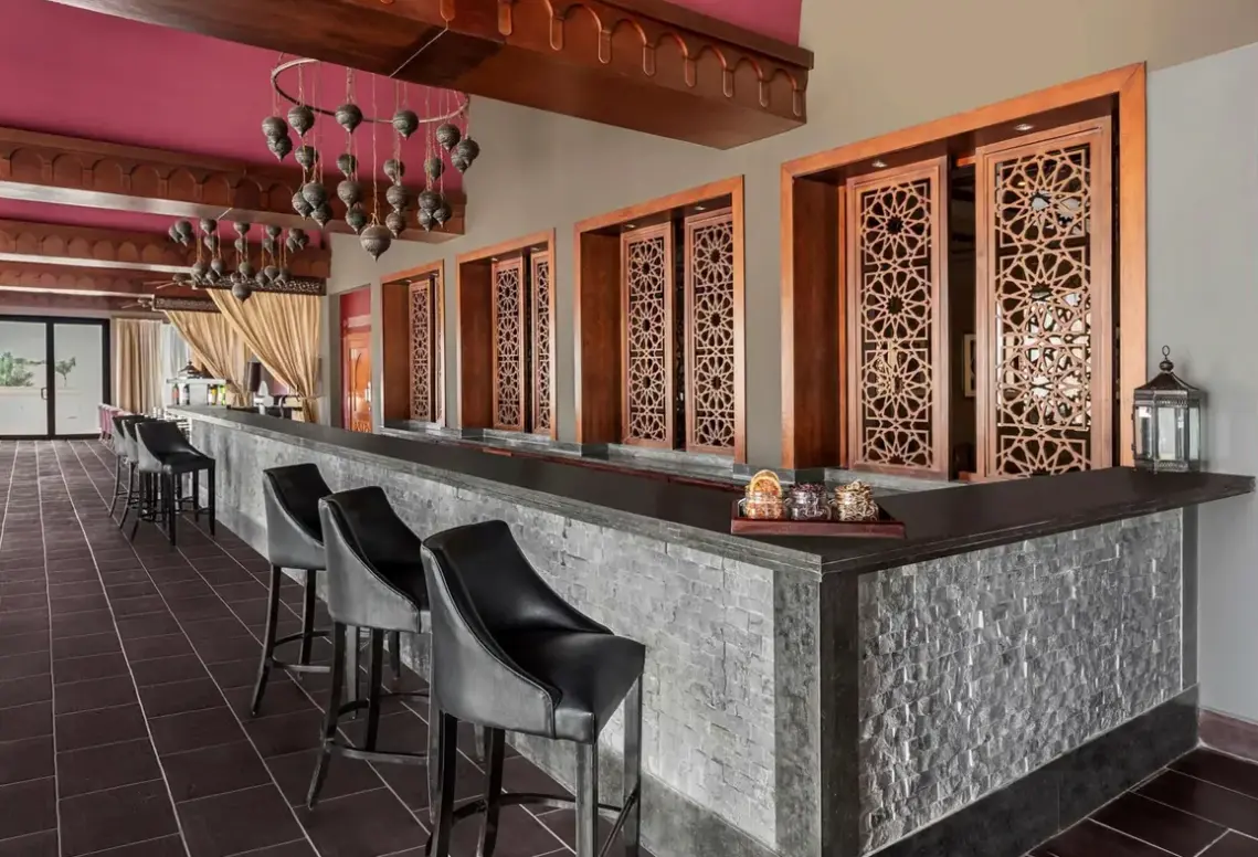Restauracja i jedzenie w hotelu Jaz Neo Saraya Palms