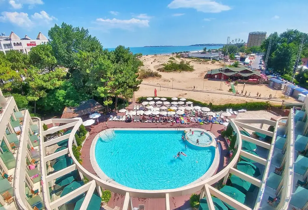 Basen w hotelu Jeravi Sunny Beach