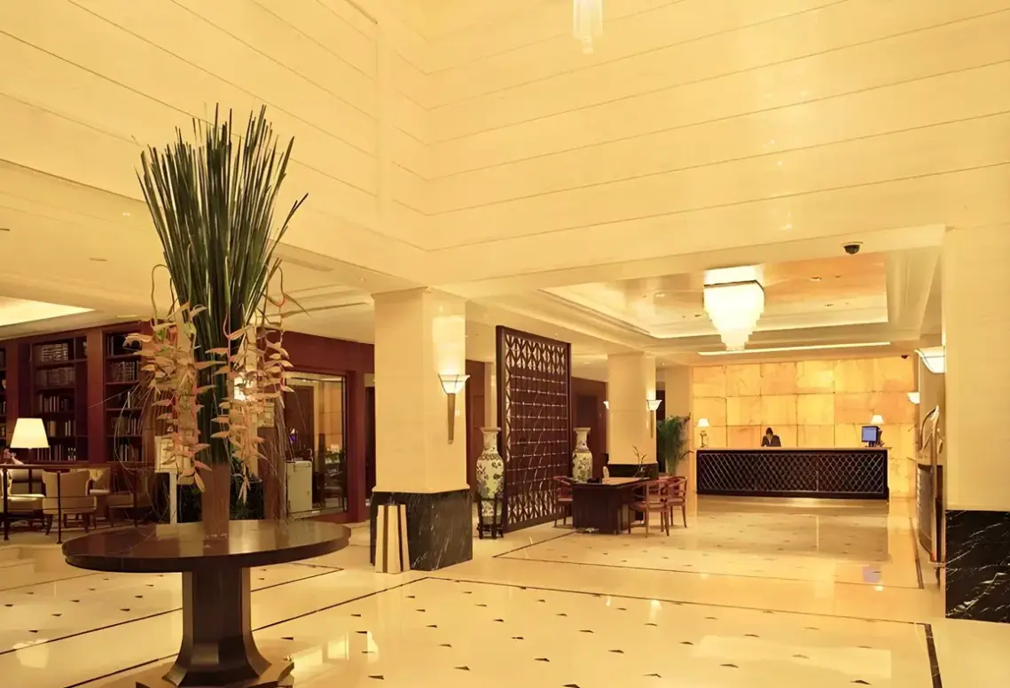 Lobby hotelu Jinjiang Shanghai