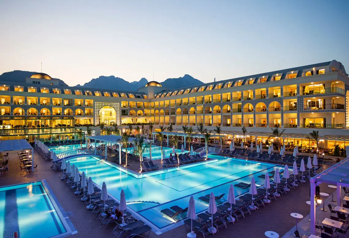 Basen w hotelu Karmir Resort (Kemer)
