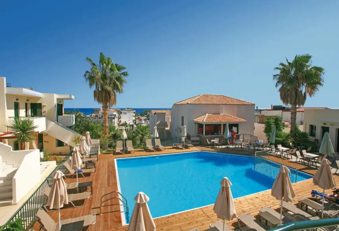 Basen w hotelu Katrin Suites