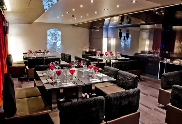 Restauracja i jedzenie w hotelu Kube Paris