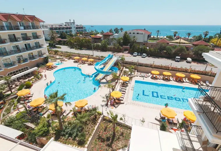 Basen w hotelu L' Oceanica Beach Resort (Kemer)