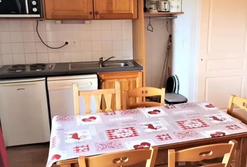 Restauracja i jedzenie w hotelu La Crete du Berger