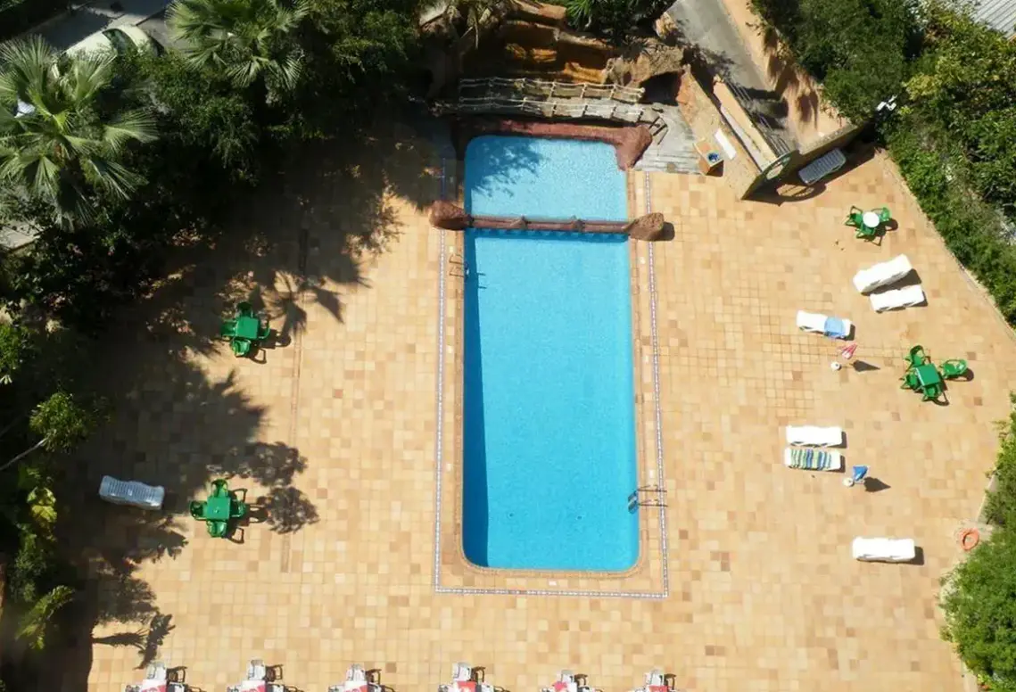 Basen w hotelu La Era Park