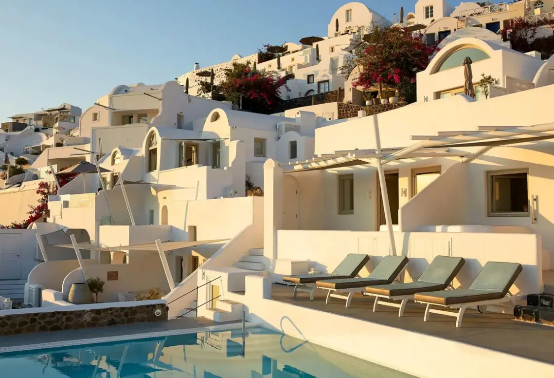 Hotel La Perla Villas and Suites