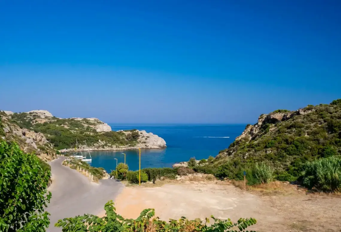 Plaża przy hotelu Ladiko Suites