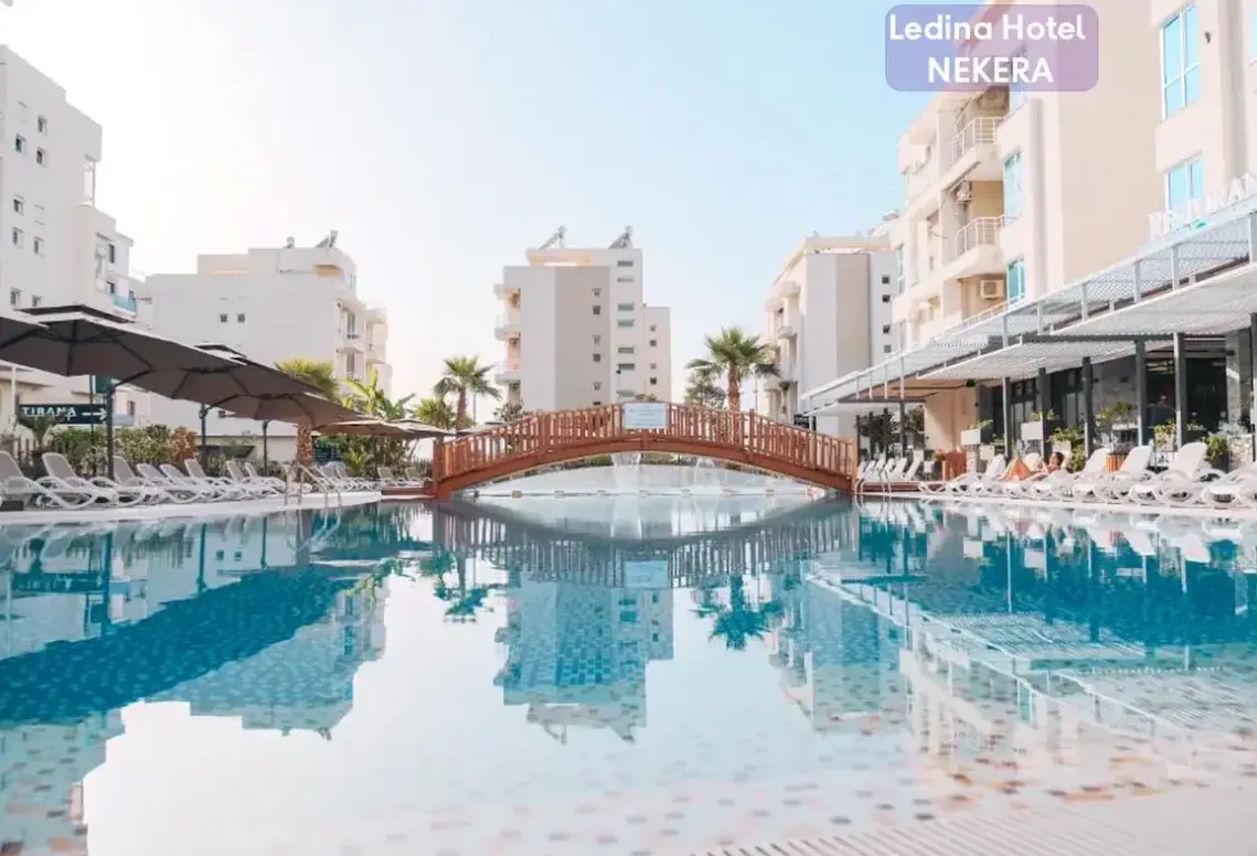 Basen w hotelu Ledina (Vlorë)