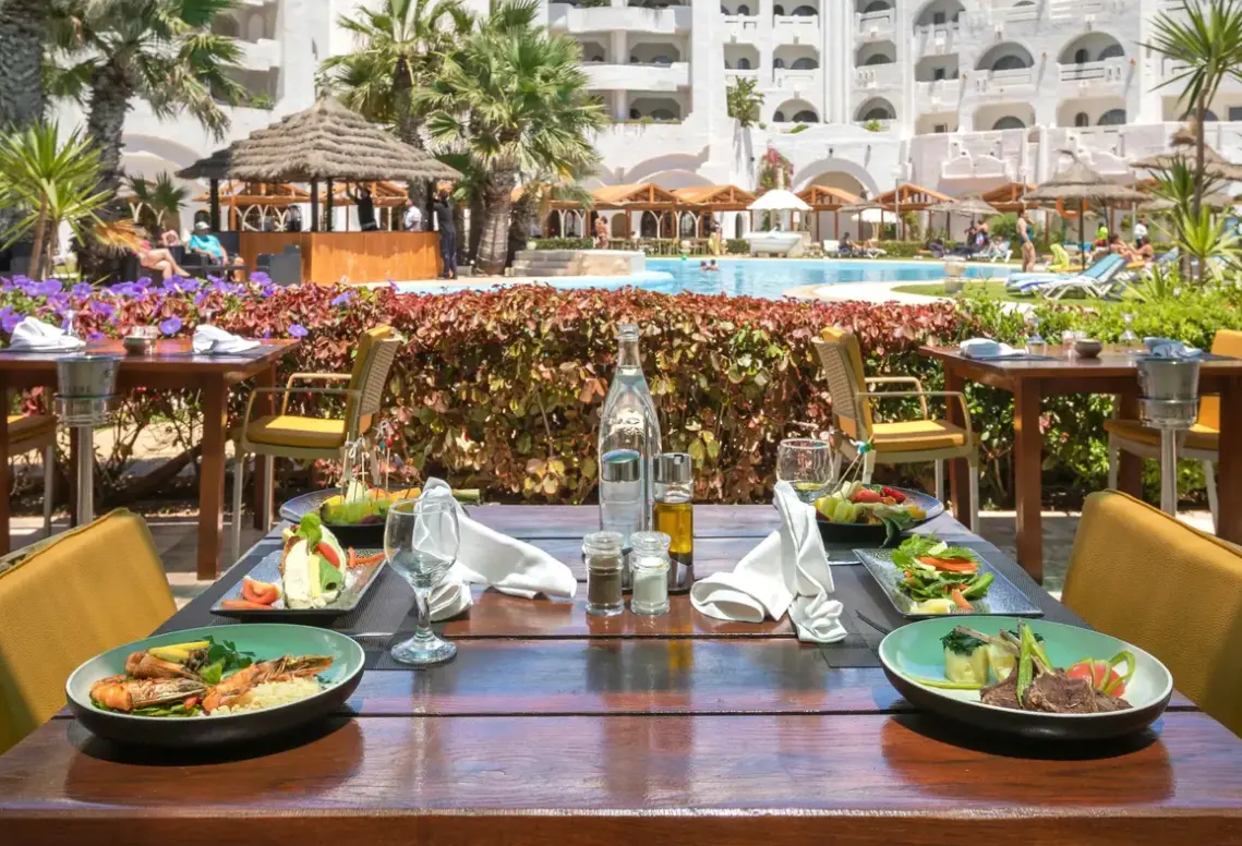 Restauracja i jedzenie w hotelu Lella Baya (ex. Vincci)