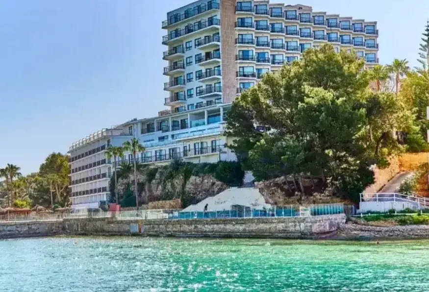 Plaża przy hotelu Leonardo Royal Mallorca (ex. Alua Hawaii Mallorca)