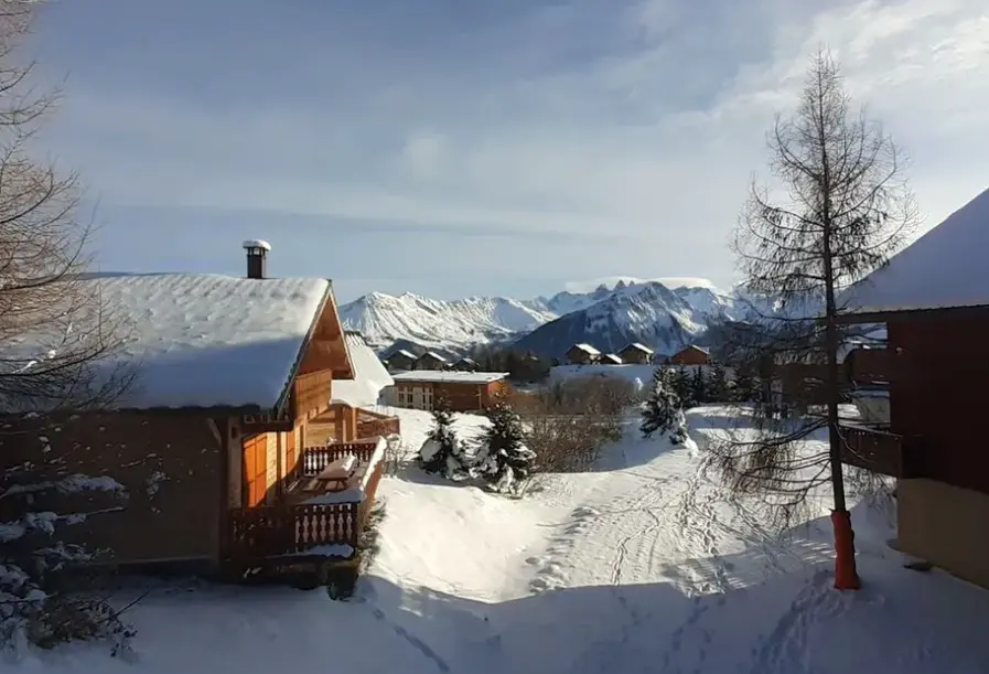 Widok z hotelu Les Chalets Goelia