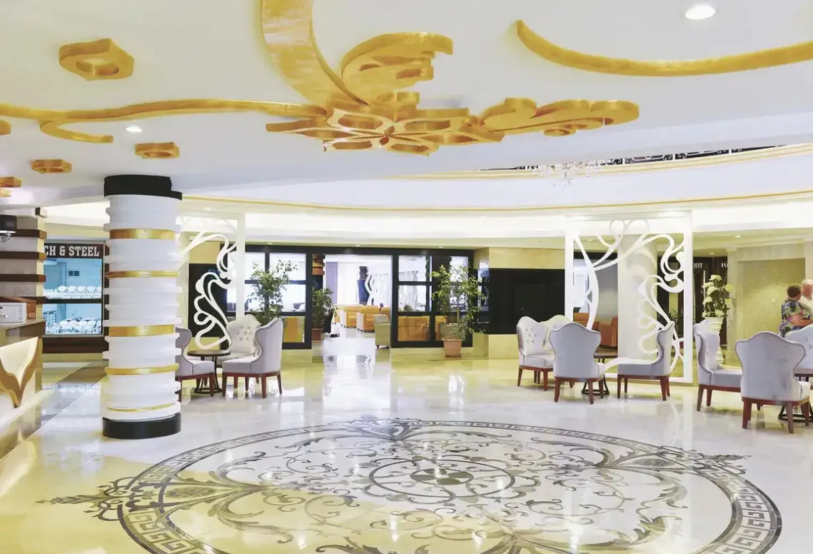 Lobby hotelu Linda Resort (Side)