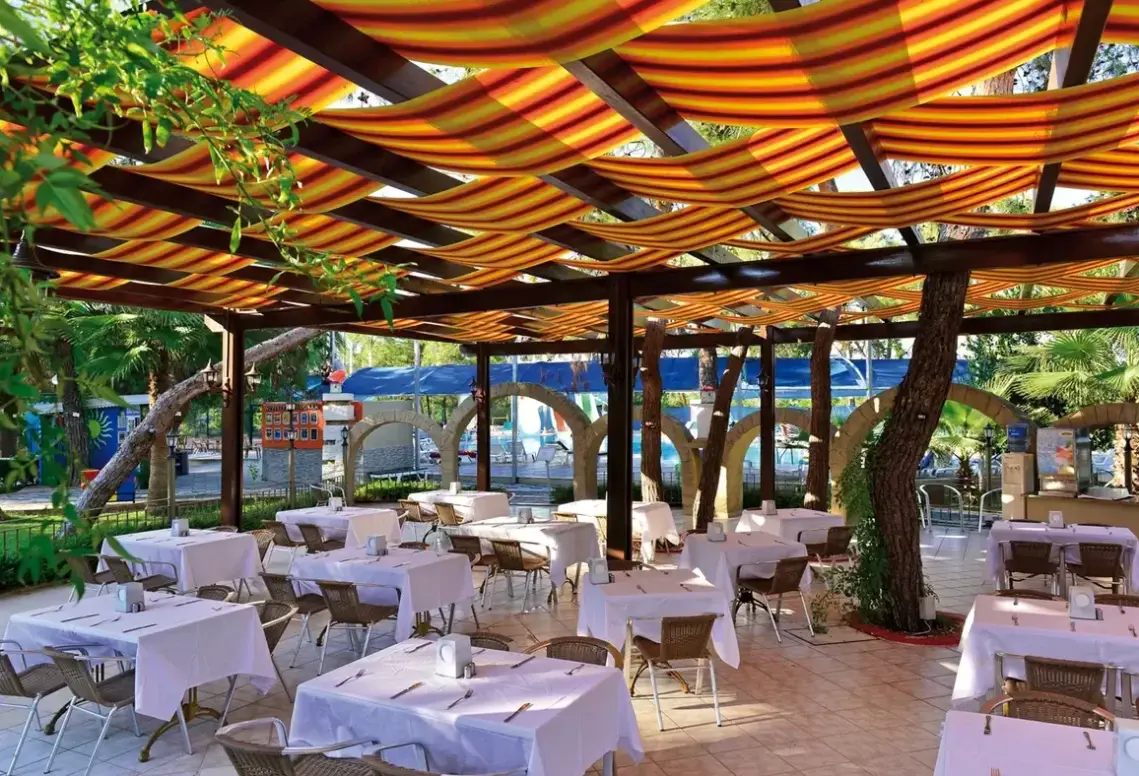 Restauracja i jedzenie w hotelu Linda Resort (Side)