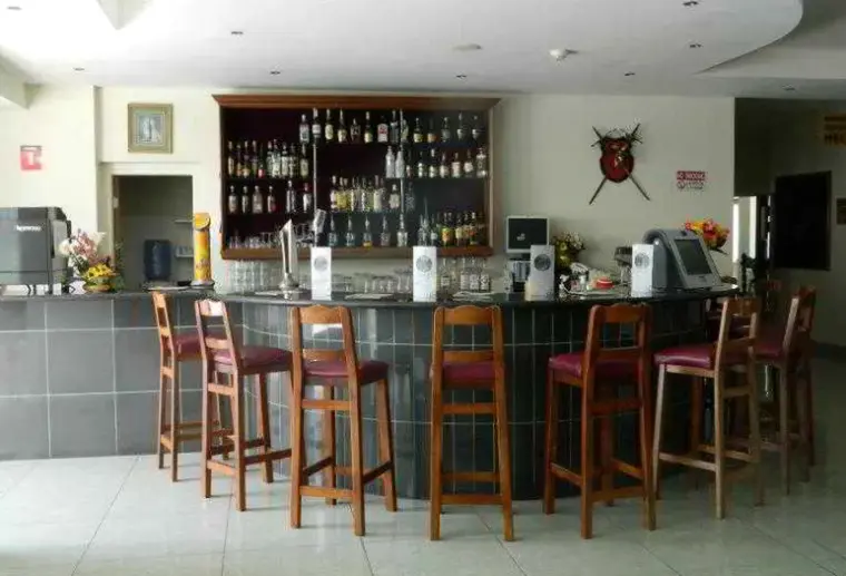 Restauracja i jedzenie w hotelu M. Moniatis