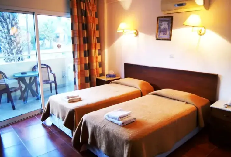 Pokój w hotelu M. Moniatis