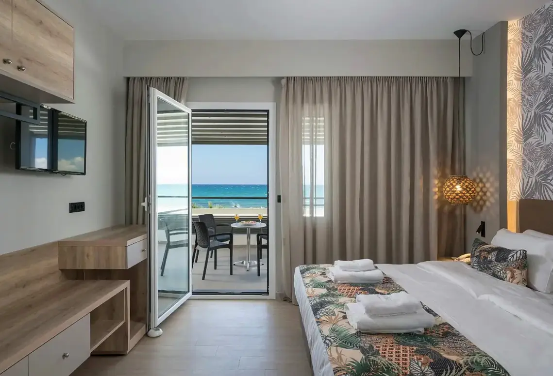 Plaża przy hotelu Mare Blue & Suites