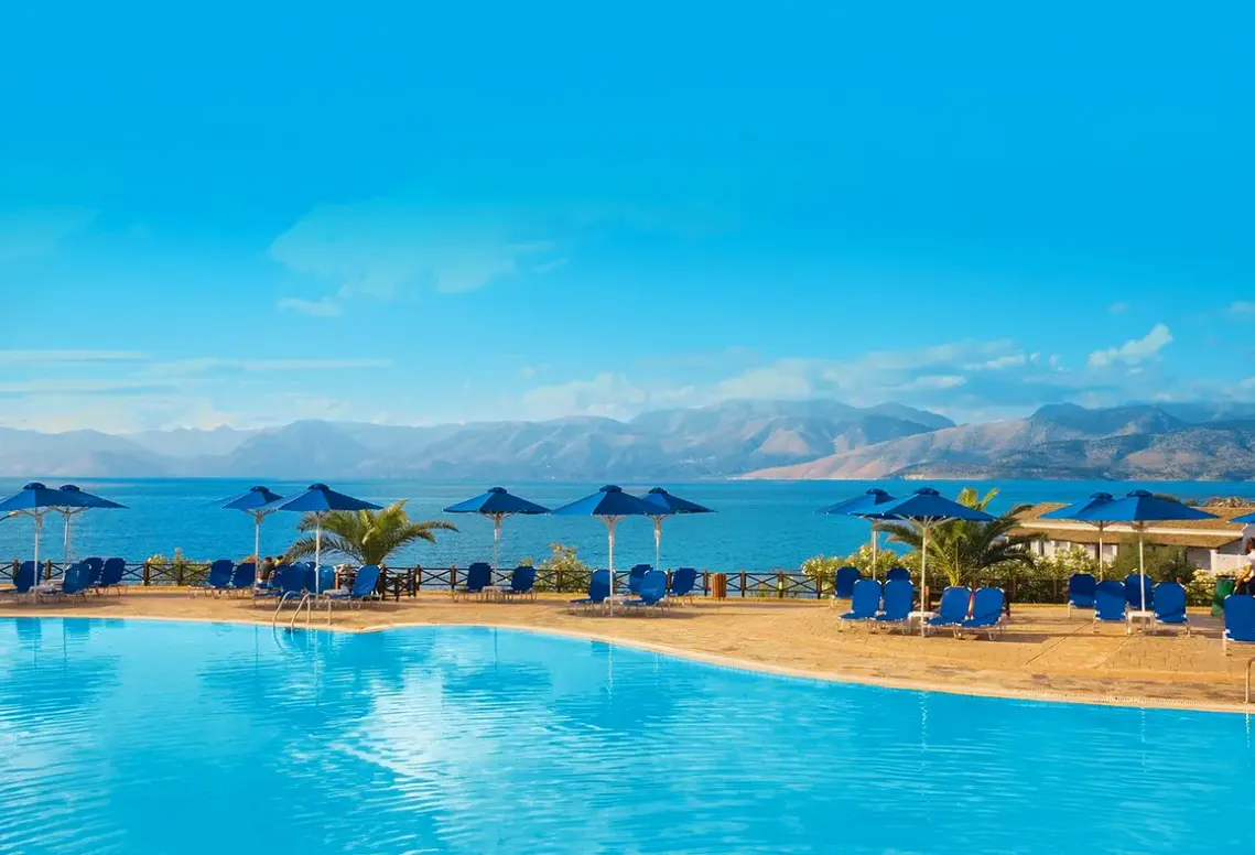 Basen w hotelu Mareblue Beach (ex Blue Bay Escape)