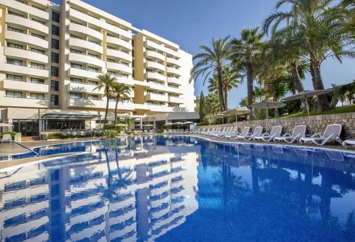 Basen w hotelu Marfil Playa
