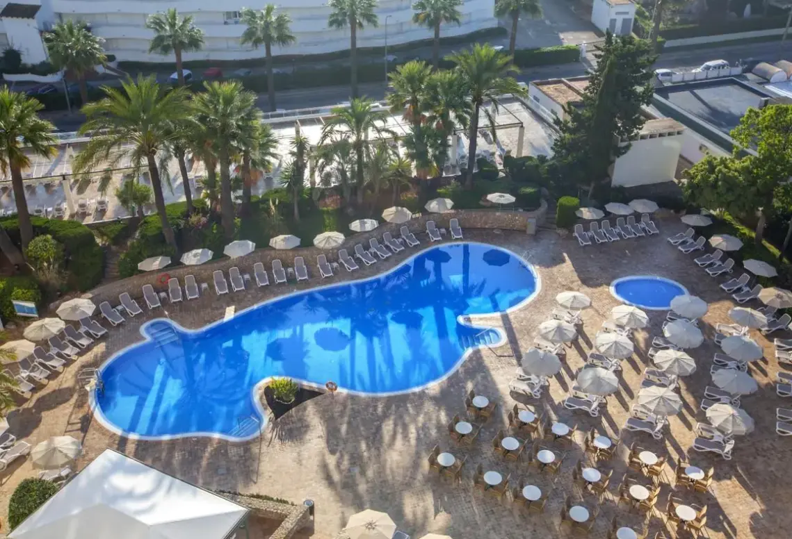 Basen w hotelu Marfil Playa