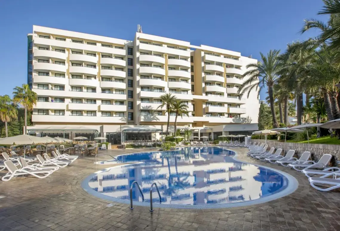 Basen w hotelu Marfil Playa