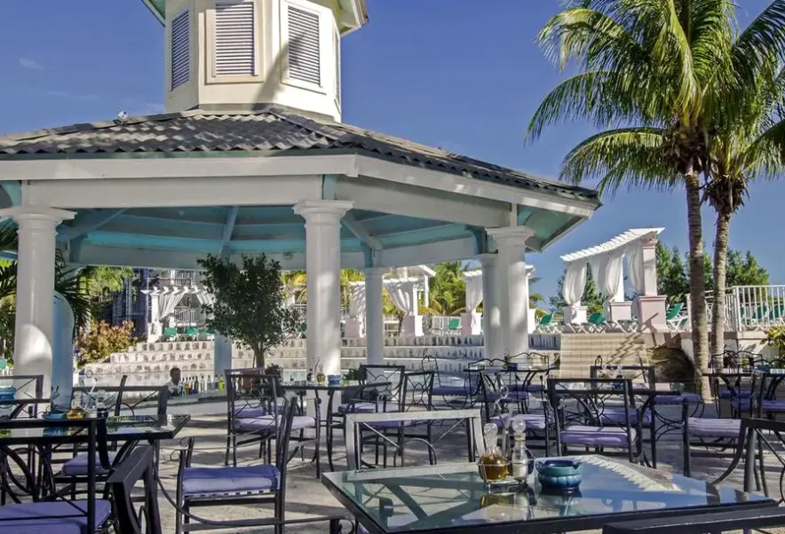 Restauracja i jedzenie w hotelu Melia Peninsula
