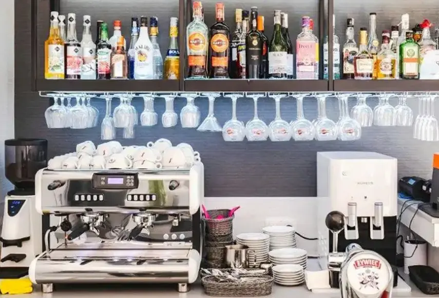 Restauracja i jedzenie w hotelu Merci Boutique