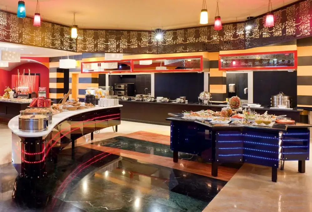 Restauracja i jedzenie w hotelu Mercure Hurghada
