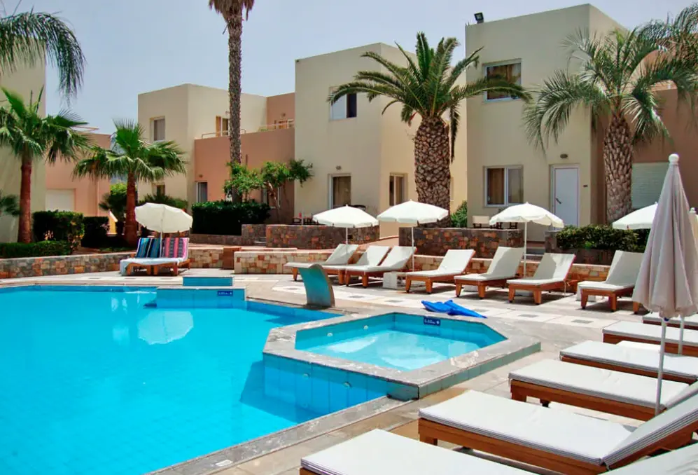 Basen w hotelu Meropi Hotel & Apartments (Malia)