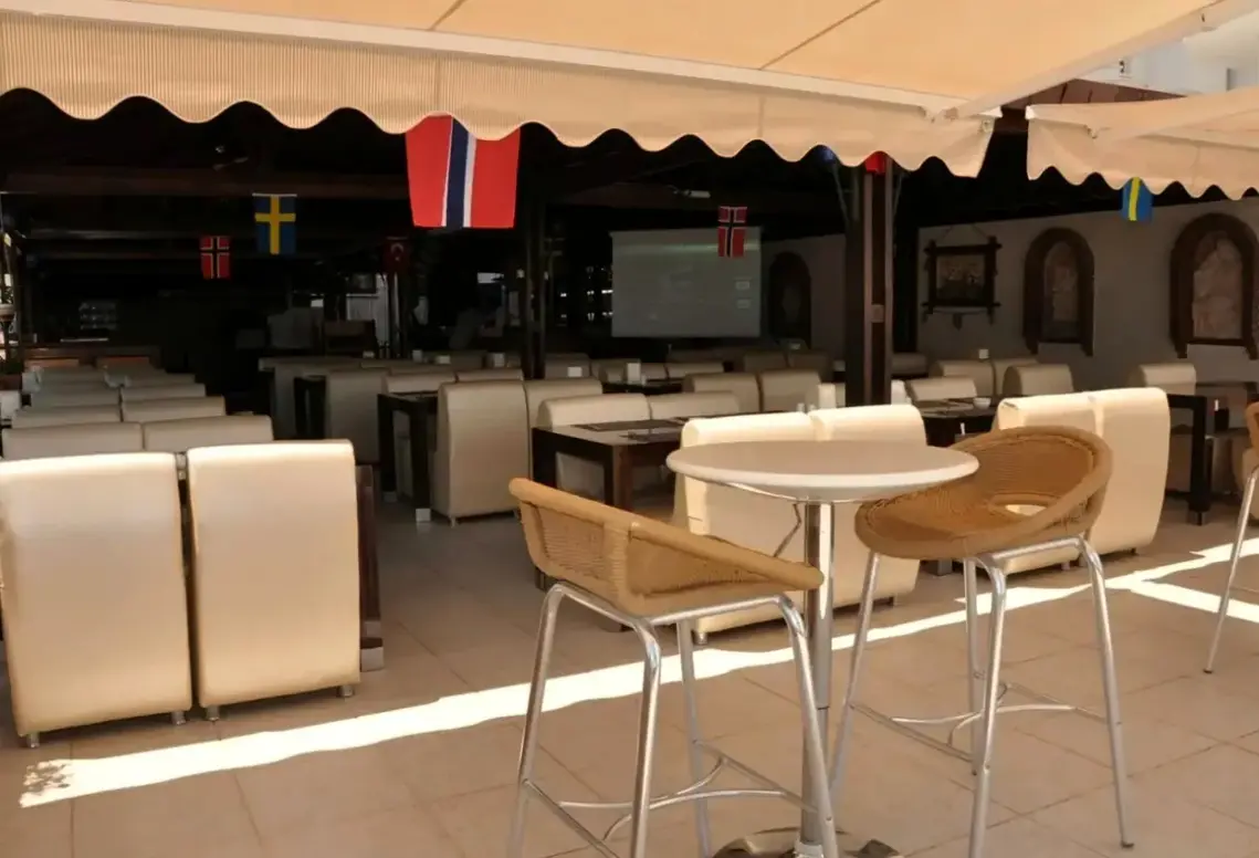 Restauracja i jedzenie w hotelu Miranda Moral Beach