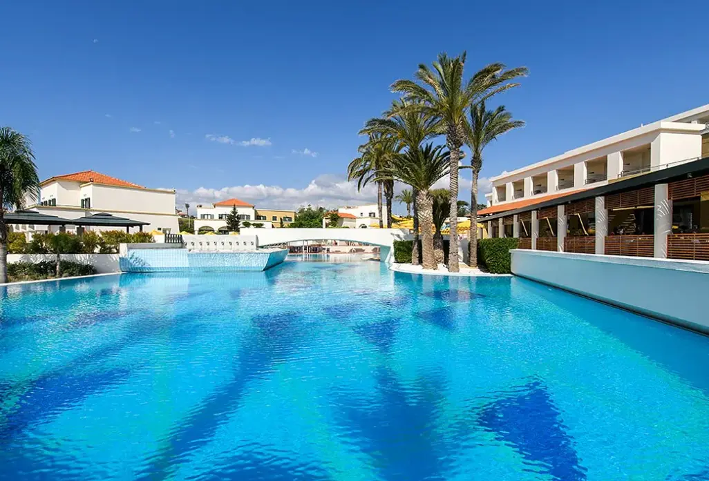Basen w hotelu Mitsis Rodos Maris
