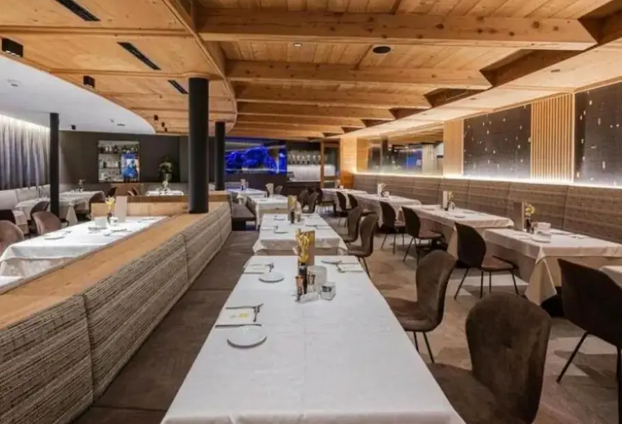 Restauracja i jedzenie w hotelu Moar's