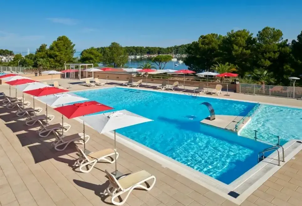 Basen w hotelu Molindrio Plava Laguna