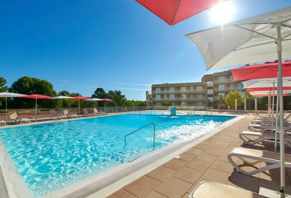Basen w hotelu Molindrio Plava Laguna